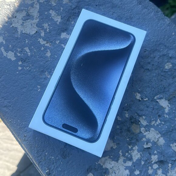 Iphone 15 pro max 256gb - Picture 2 of 2